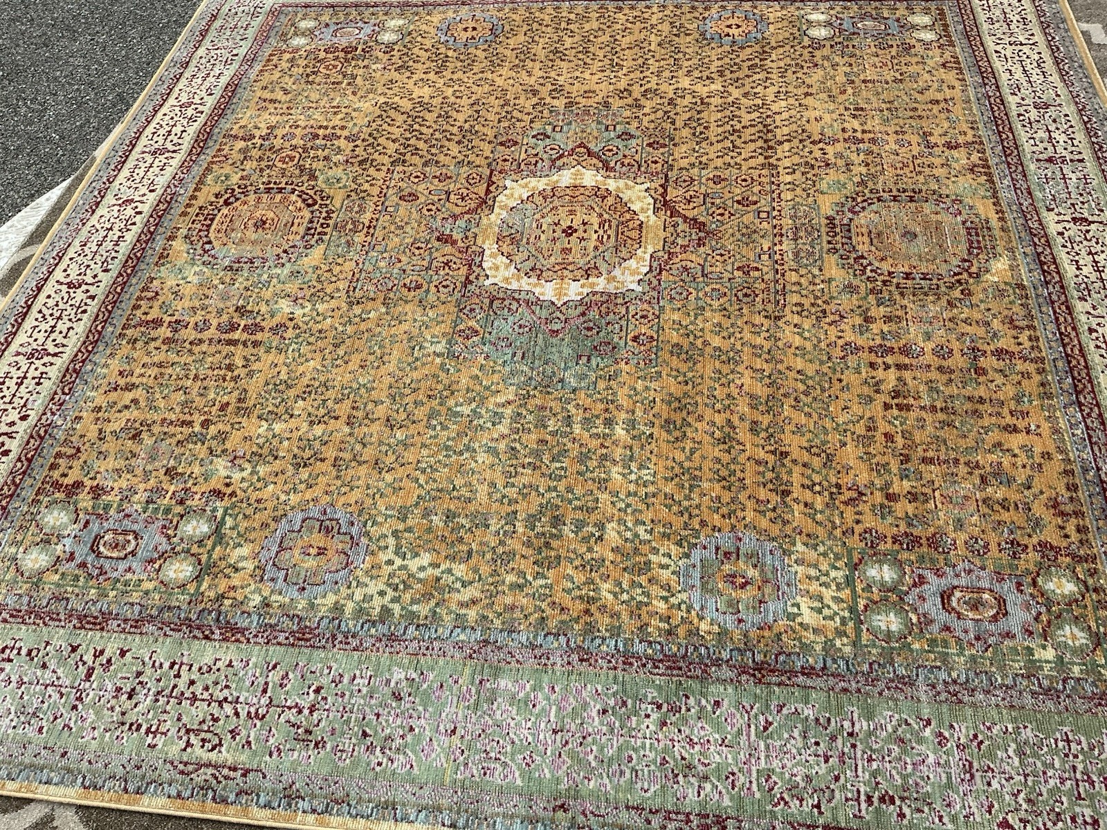 8’ x 8’ Gold Decorative Area Rug