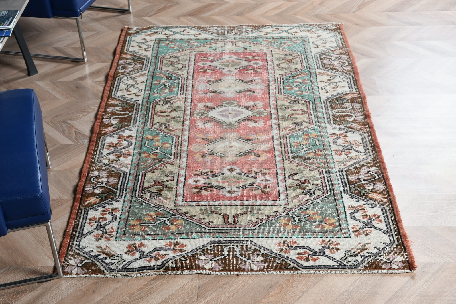 Vintage Turkish Rug 4,1×6,5 ft, Red Animal Print Rug