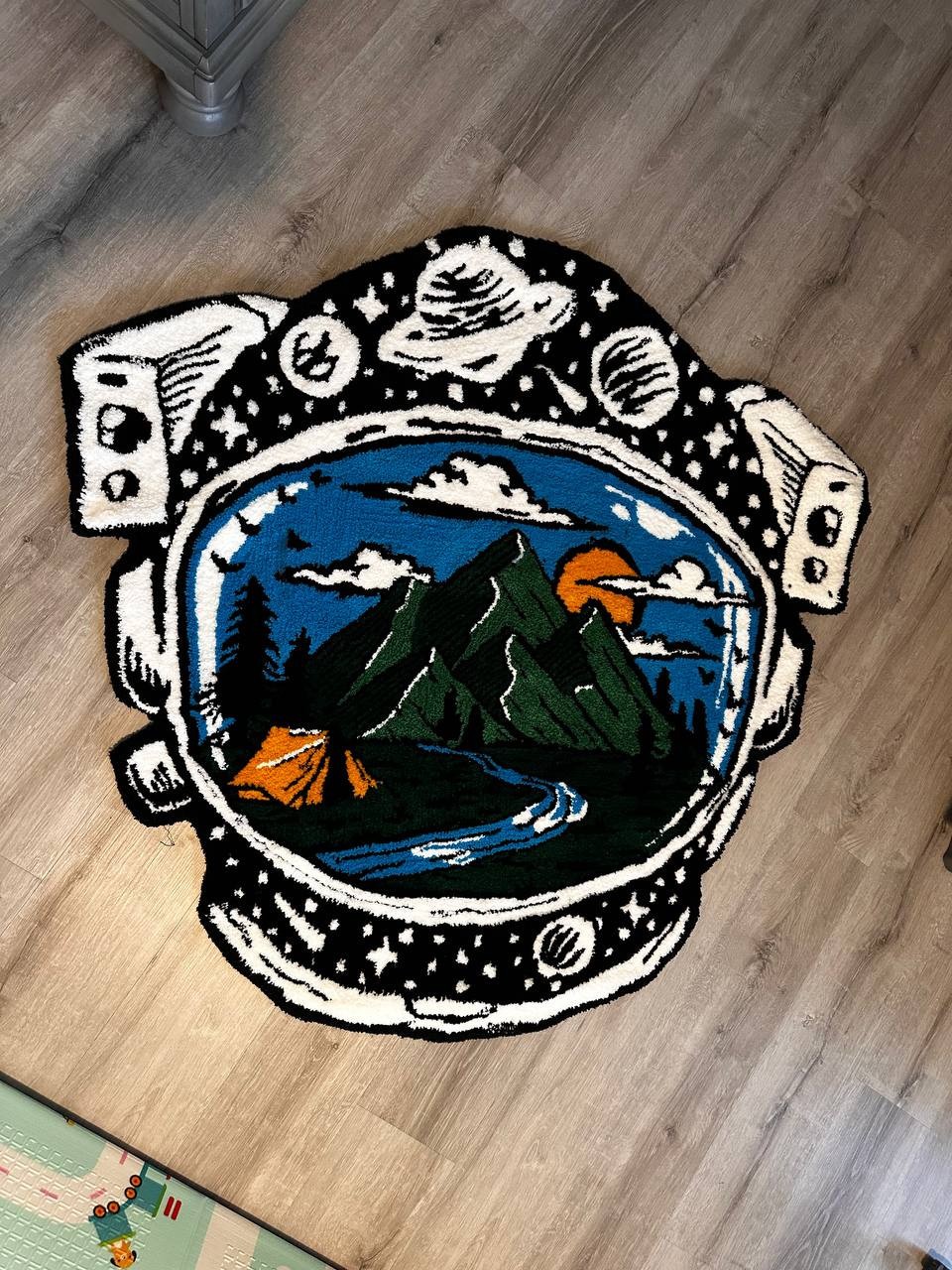 Unique Handmade Rug – Astronaut Helmet Design (47×49 inches)