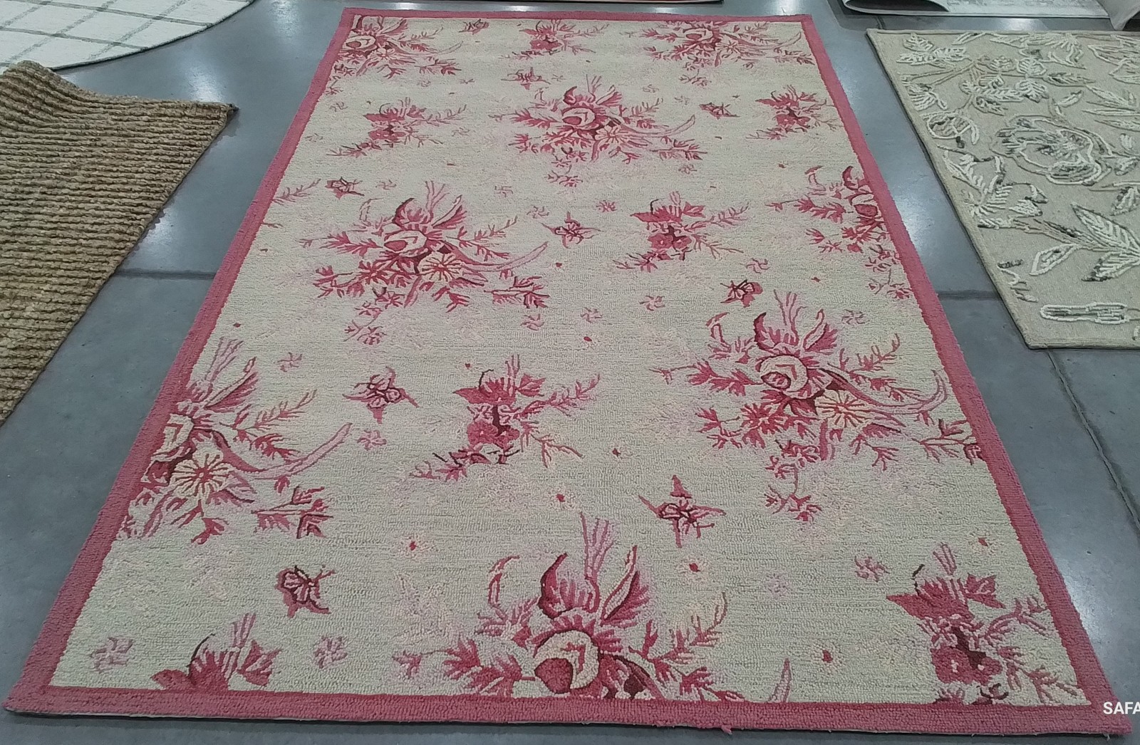 IVORY / ROSE 5′-3″ x 8′-3″ Back Stain Rug, Reduced Price 1172795947 HK250C-5
