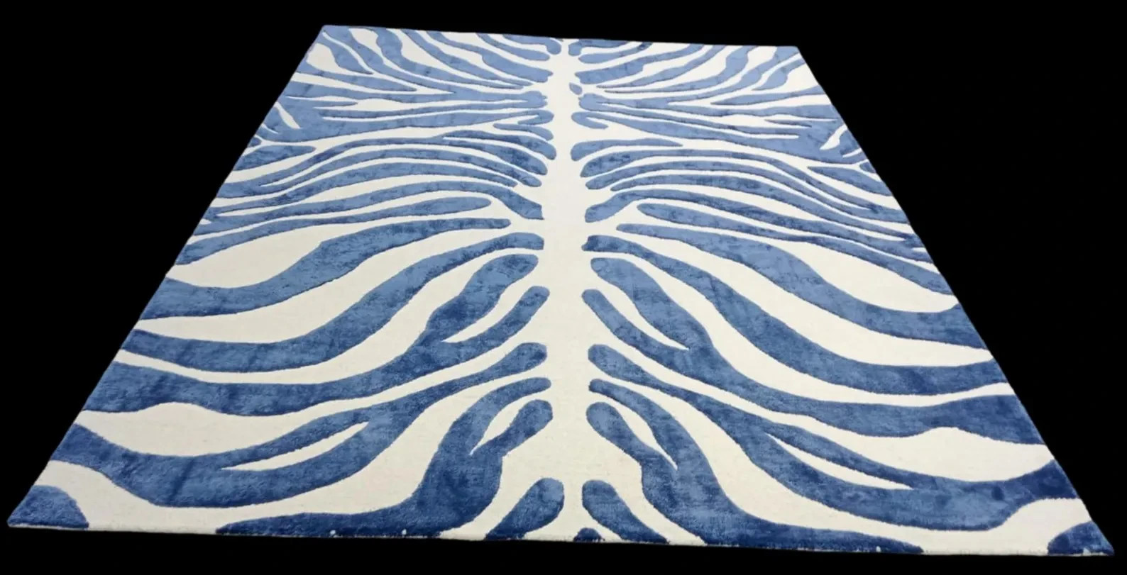 Hand Tufted Wool Zebra Print Rug, Blue and White