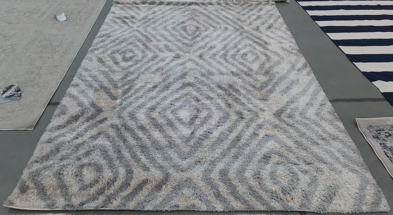 IVORY / GREY 6′-0″ x 9′-0″ Back Stain Rug, Reduced Price 1172793577 BER215B-6