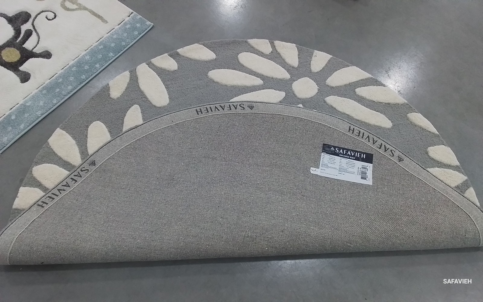 GREY / IVORY 5′-0″ x 5′-0″ Flaw in Rug, Reduced Price 1172796176 SFK914C-5R