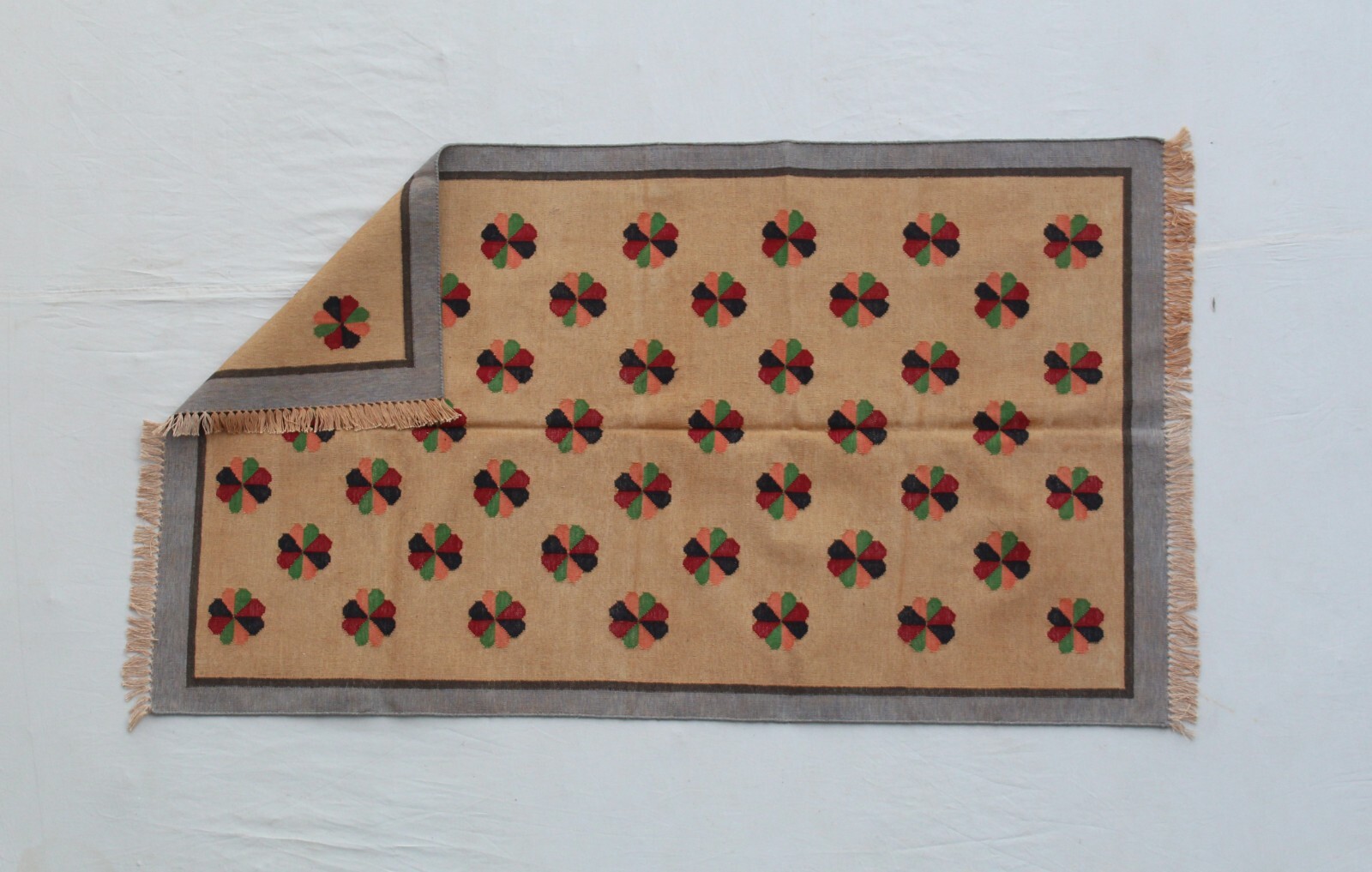 🧵 Handmade Rugs Golden Yellow & Gray – Geometric Elegance for Modern Spaces
