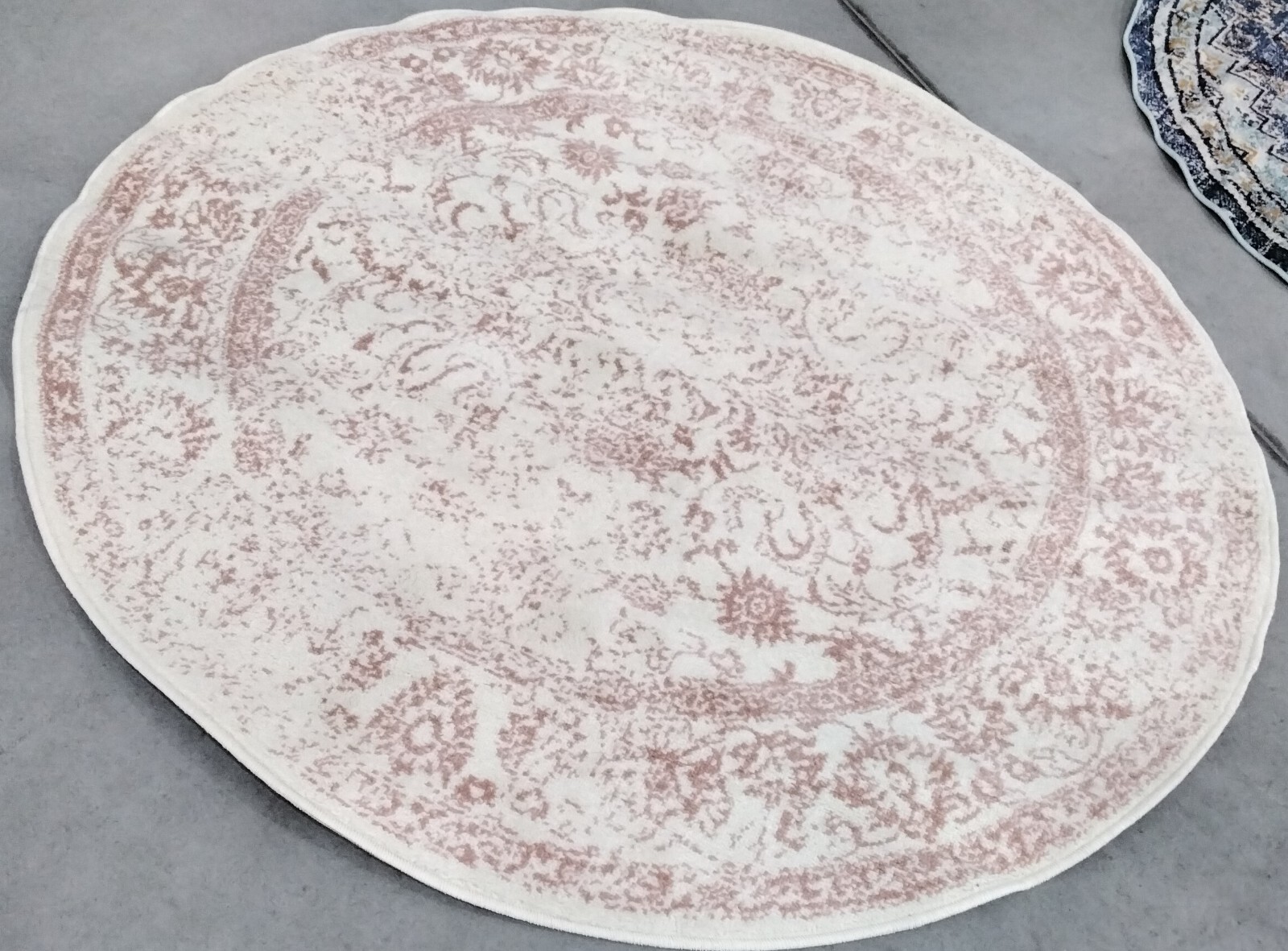 IVORY / ROSE 5′ X 5′ Round Back Stain Rug, Reduced Price 1172750186 ADR109H-5R