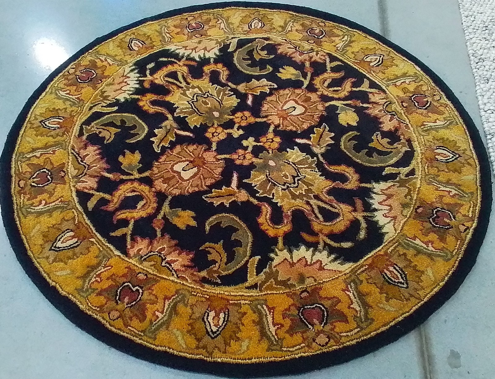 BLACK / GOLD 5′-0″ x 5′-0″ Back Stain Rug, Reduced Price 1172798102 CL252A-5R