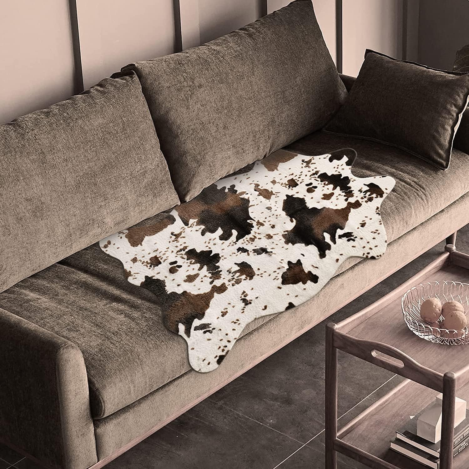 Stylish Faux Cowhide Area Rug – Water-Resistant 43×30 Inches for Modern Decor