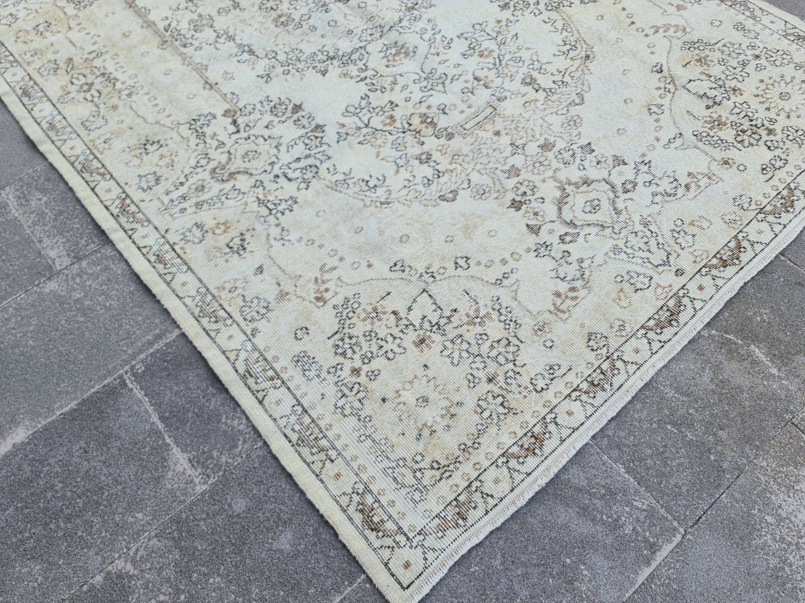 Large Vintage Turkish Rug 5.6×9.4 Oushak Wool Hand Knotted 67×113”