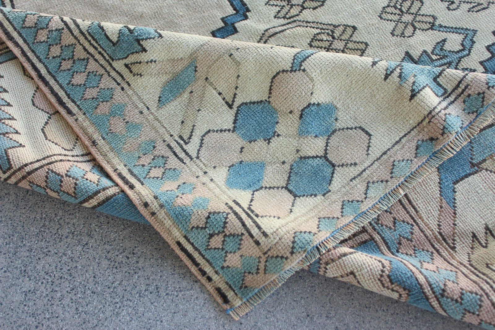 Turkish Vintage Rug 6,7×9,1 ft (205×277 cm), Blue Bordered Rug