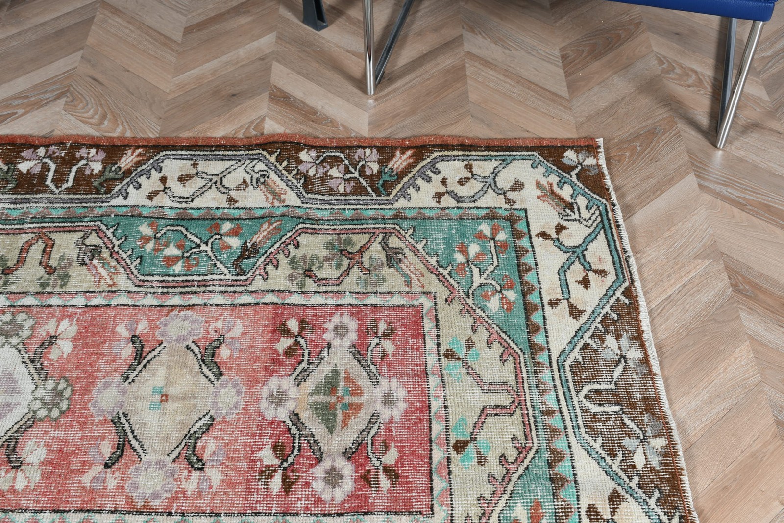 Vintage Turkish Rug 4,1×6,5 ft, Red Animal Print Rug