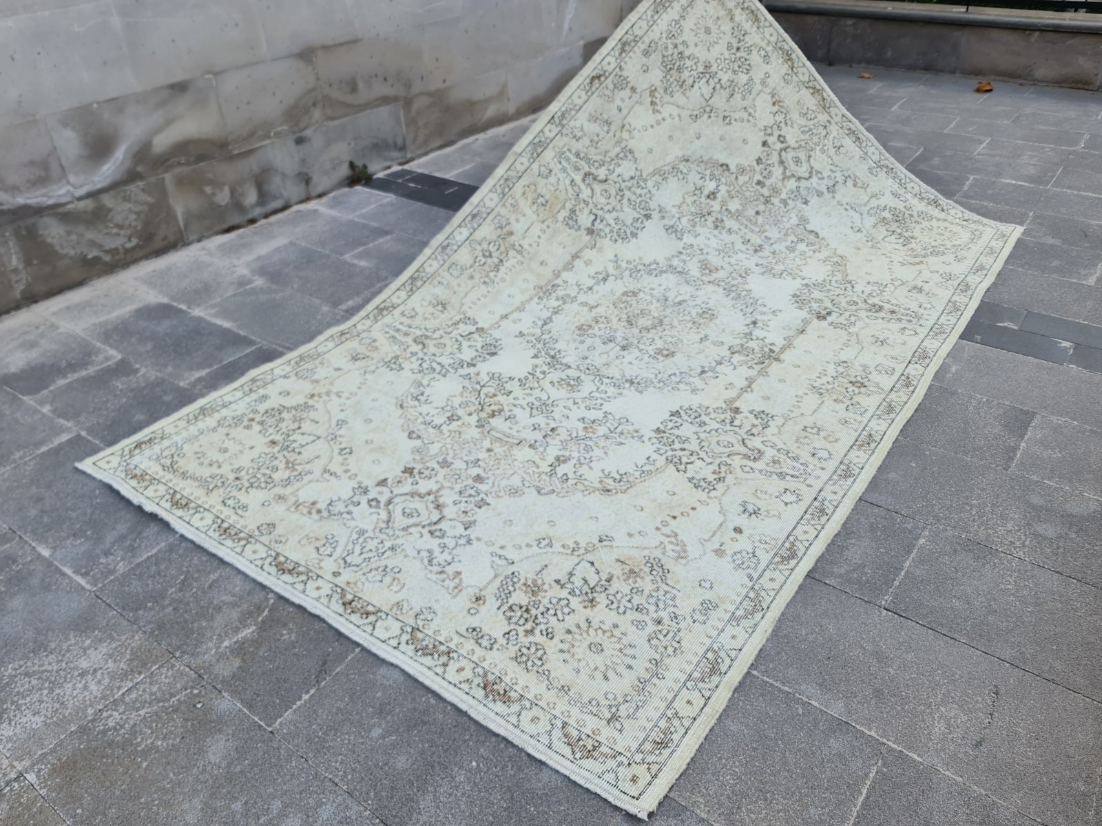 Large Vintage Turkish Rug 5.6×9.4 Oushak Wool Hand Knotted 67×113”