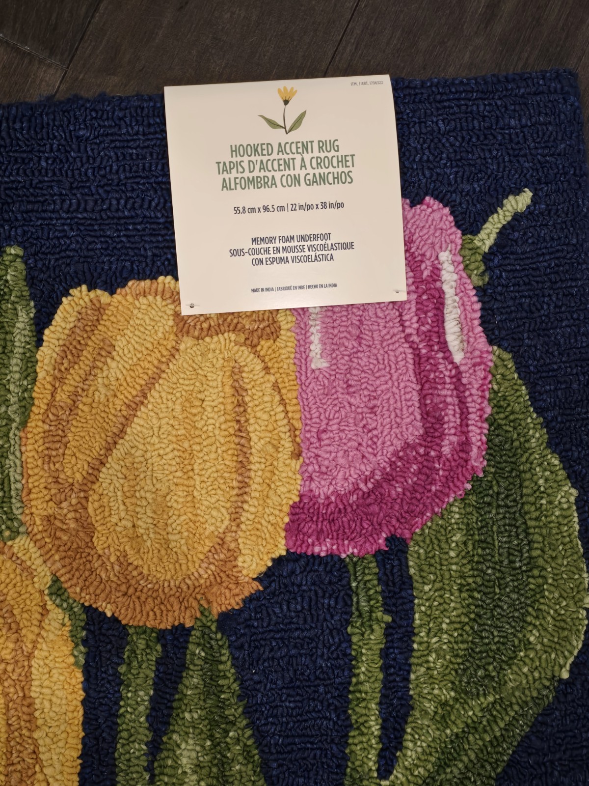 Spring Hooked Accent Rug, 22” x 38” Tulips NEW WITH TAGS memory foam underfoot