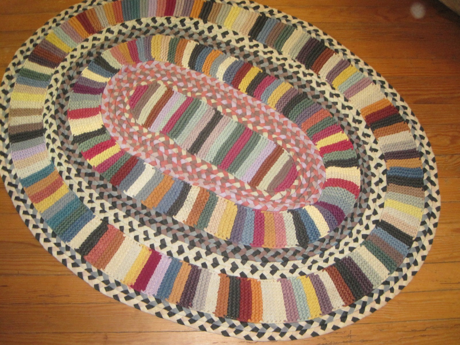 MINT Judy Boisson multi Color Mantauk Trail Rug EXCELLENT CONDITION
