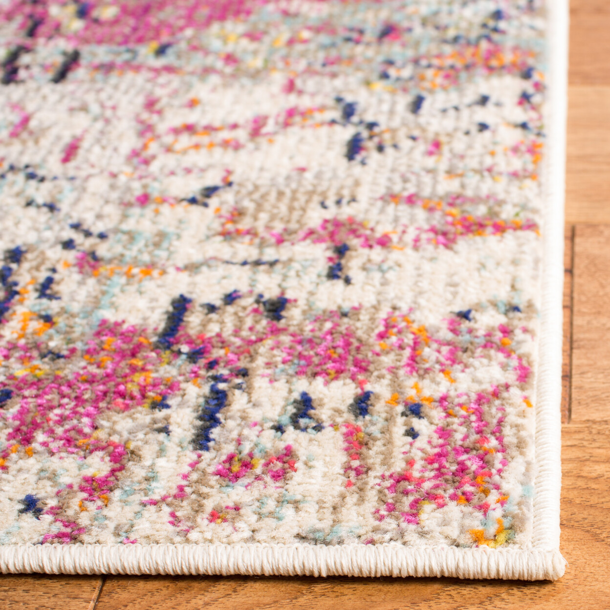 SAFAVIEH Madison Collection MAD460A Grey / Pink Rug