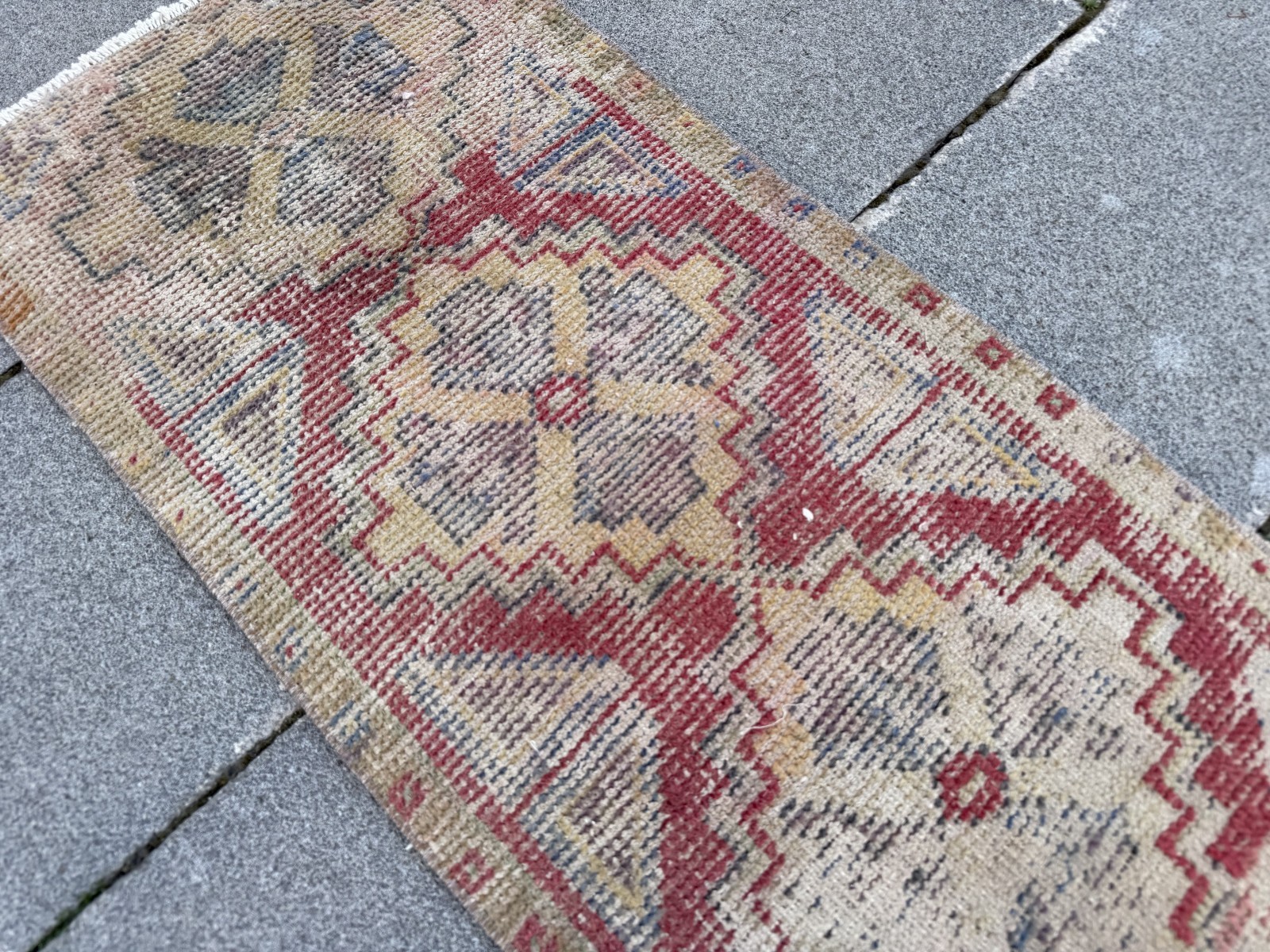 1.4×3 ft Small Vintage Turkish Rug Red Medallion Hand-Knotted Boho Accent Mat