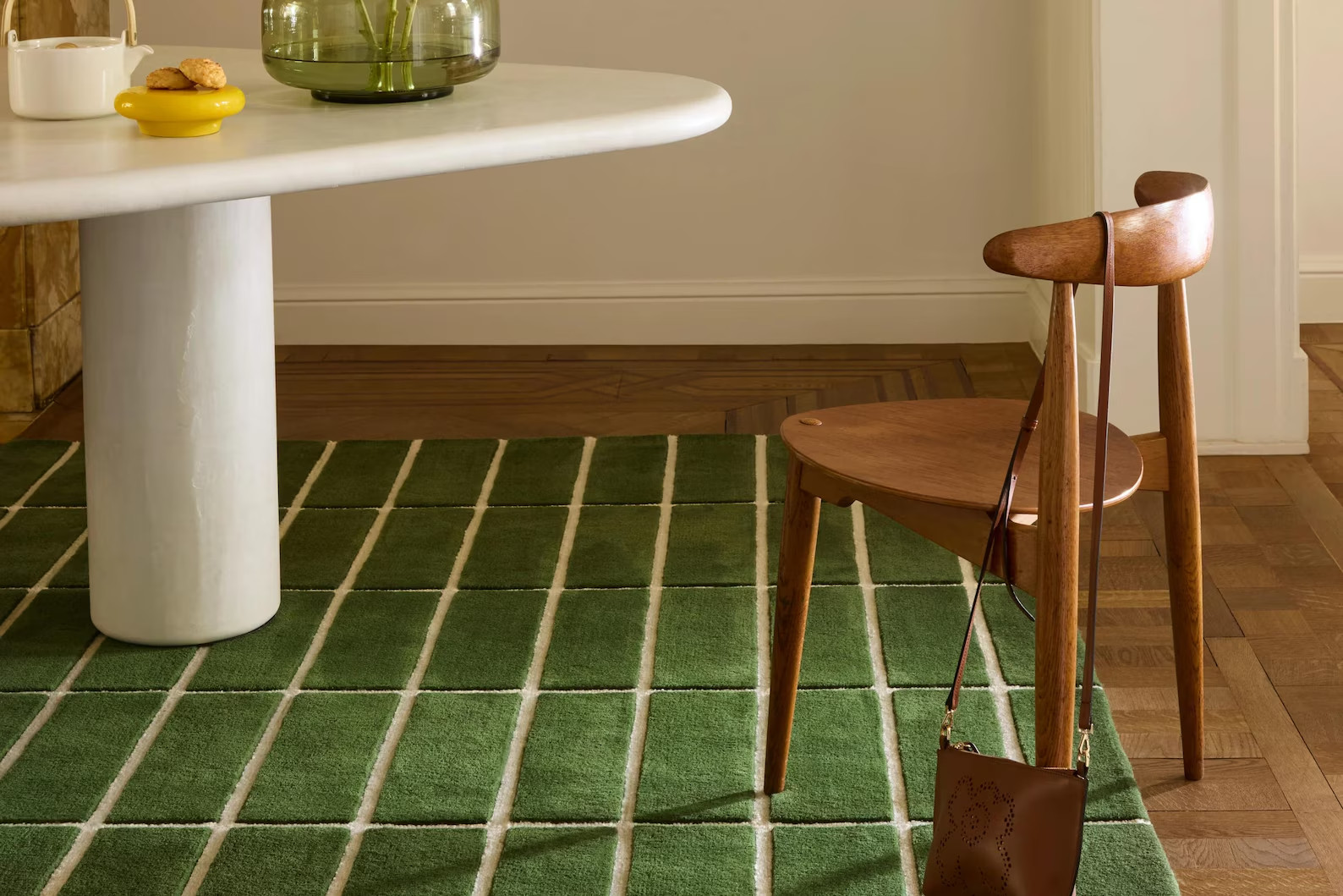 Tufted Abstract Curve Wool Rug, Modern Sculptural Area Rug with Irregular Shape,