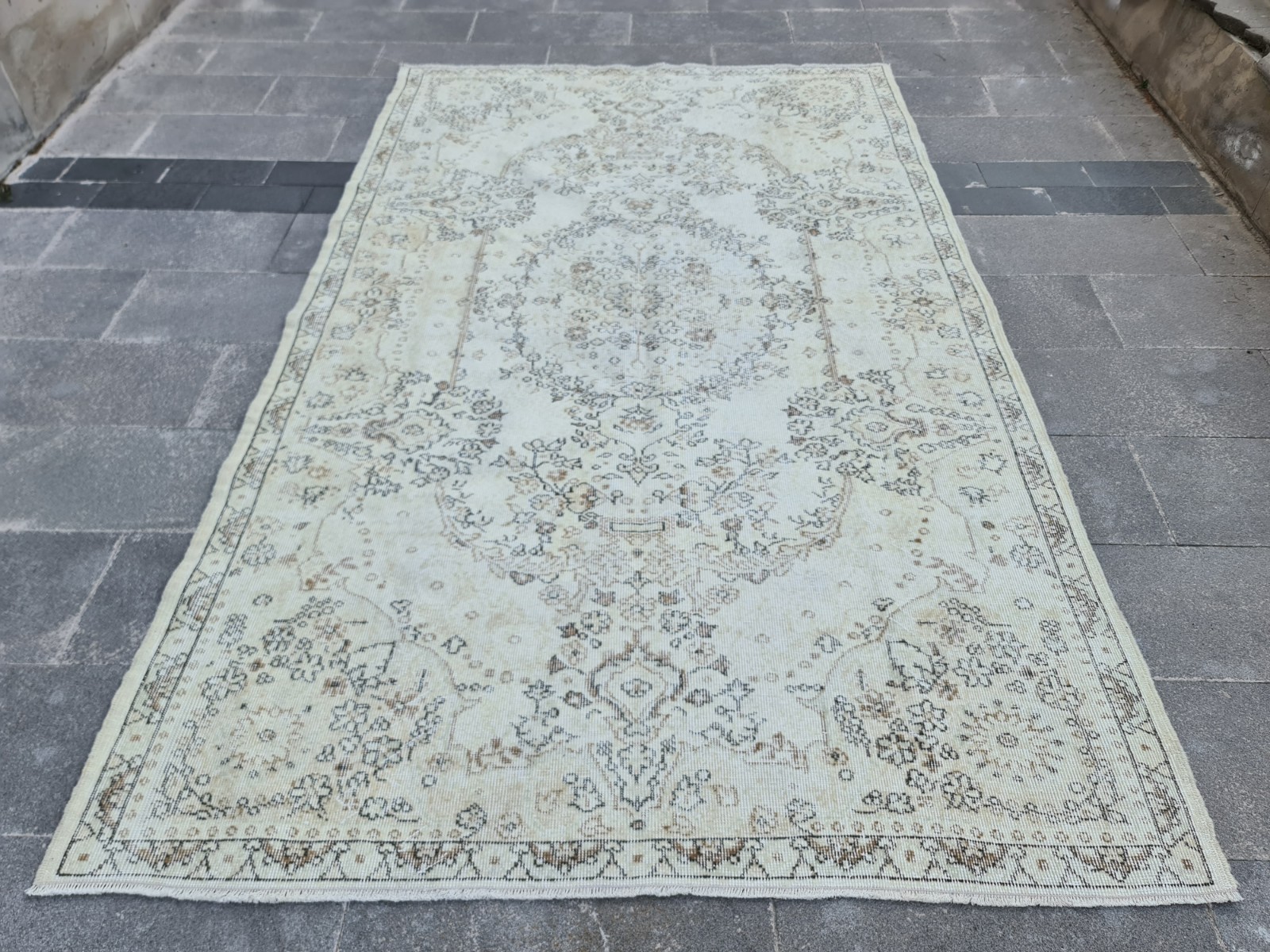 Large Vintage Turkish Rug 5.6×9.4 Oushak Wool Hand Knotted 67×113”