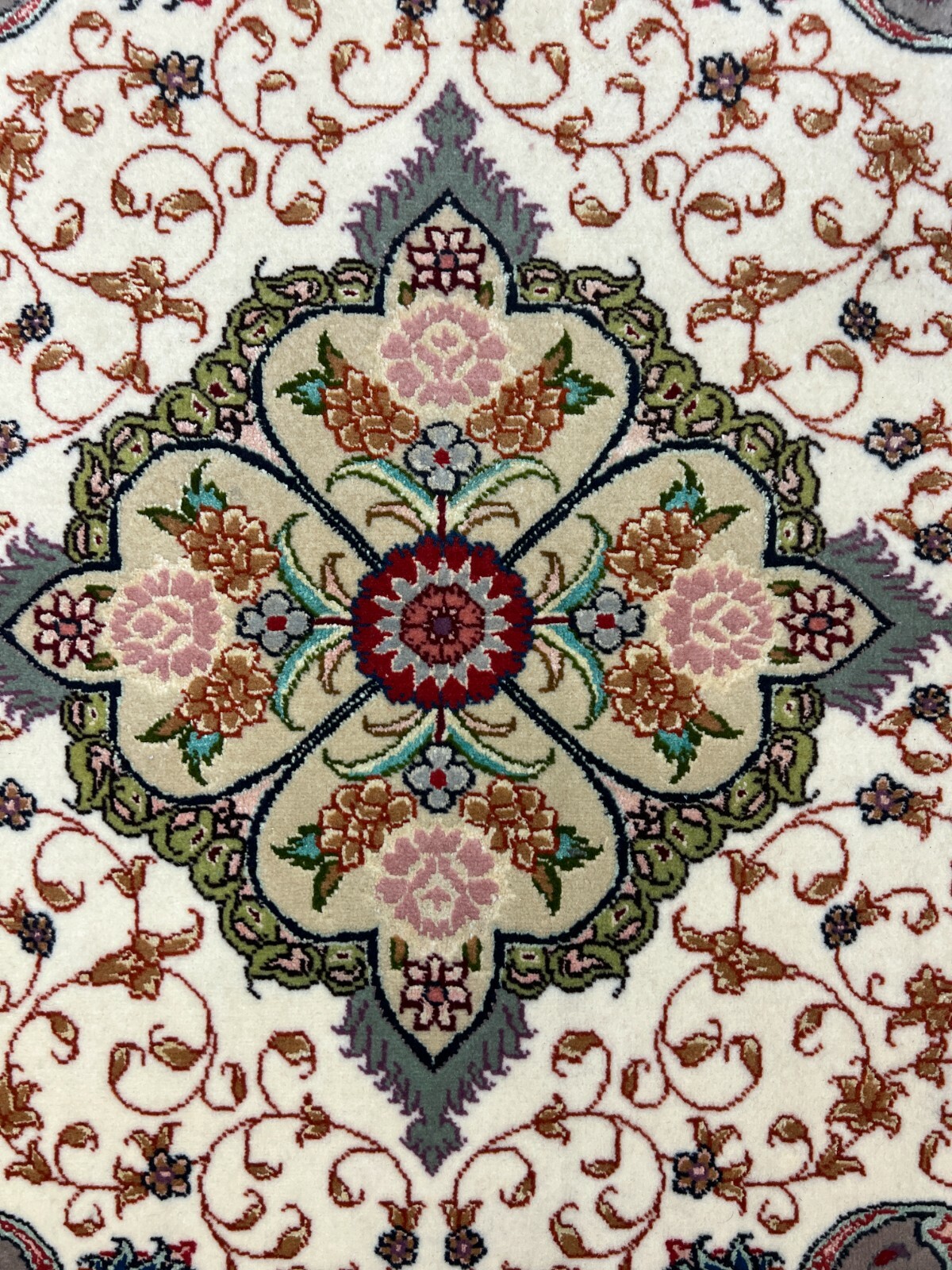 2’1″ x 3’1″ Floral Turkish Oriental Rug – Full Pile – Hand Made – Wool and Silk