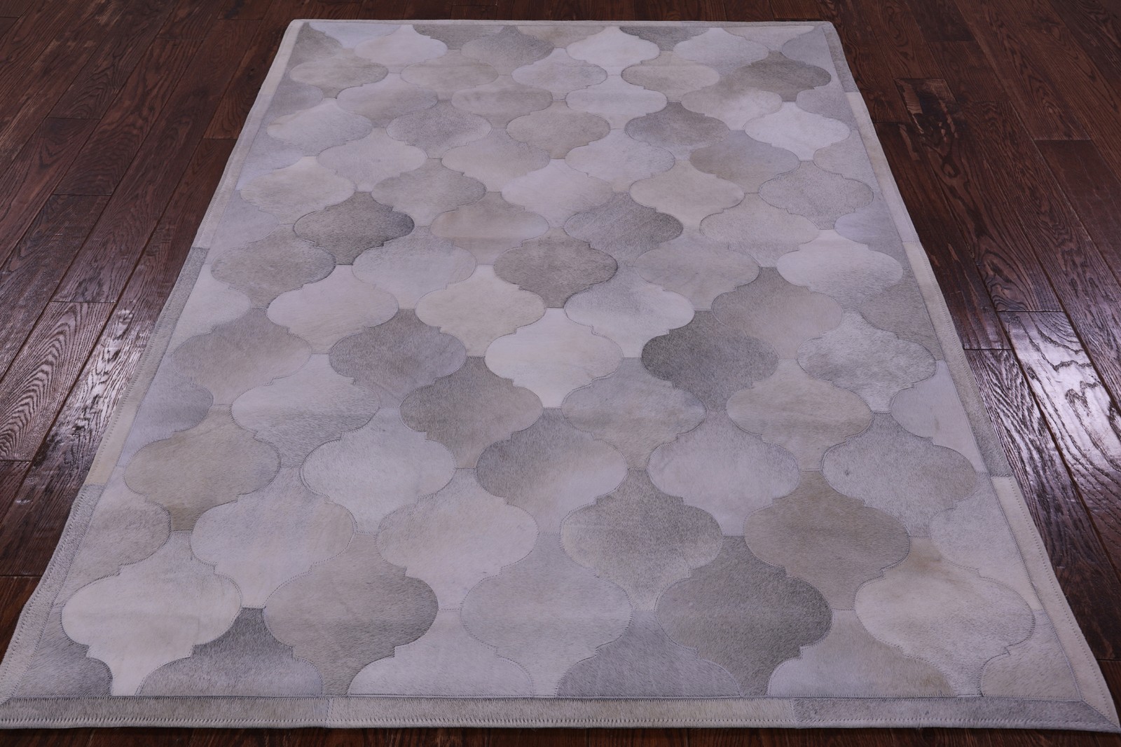 4′ 10″ X 6′ 6″ Grey & White Natural Cowhide Hand Stitched Rug – C3483