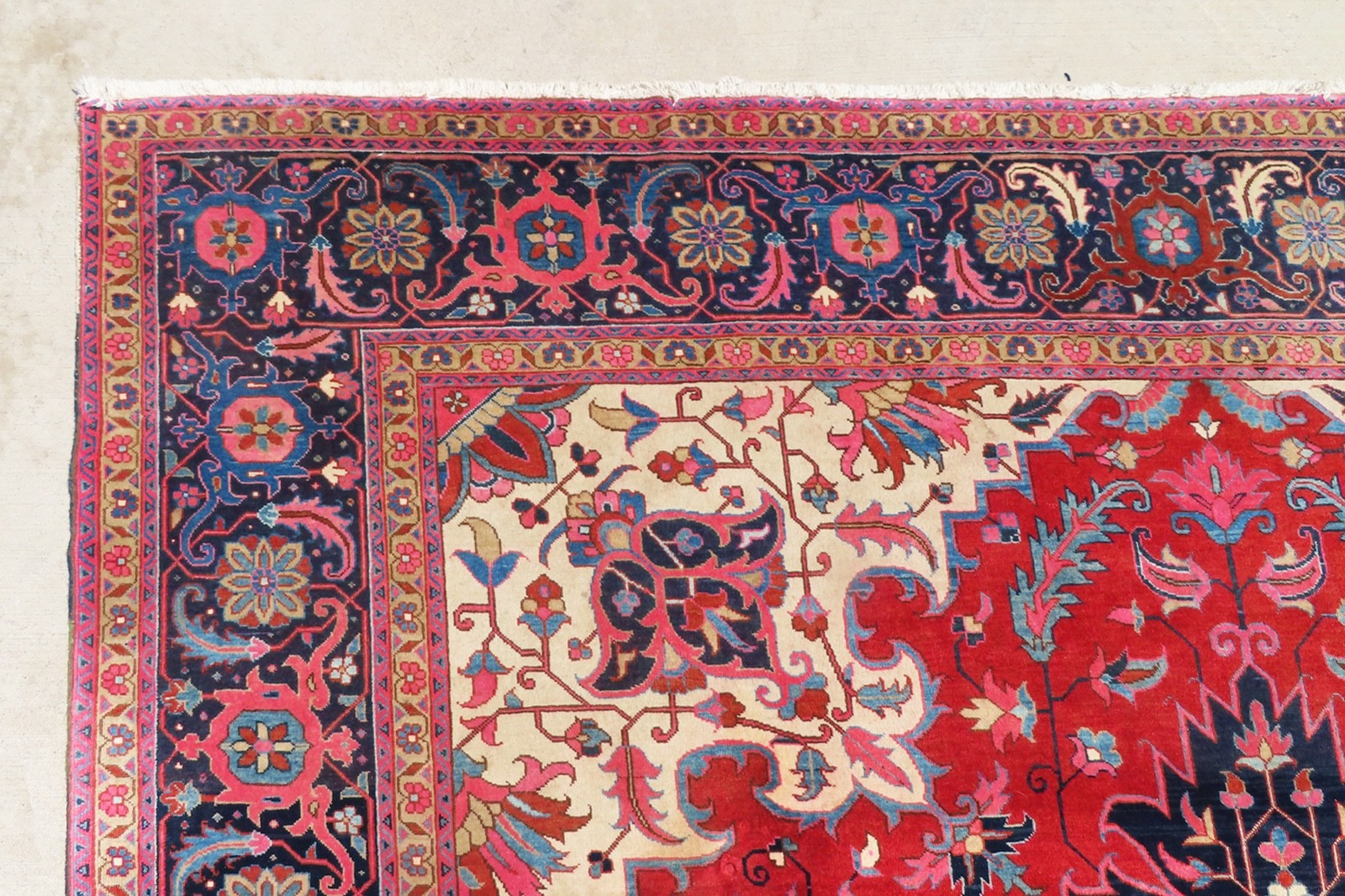 BOLD, DECORATIVE, PALACE SIZE, GEOMETRIC, 1950 LARGE 11X17 HERIZ/SERAPI RUG.