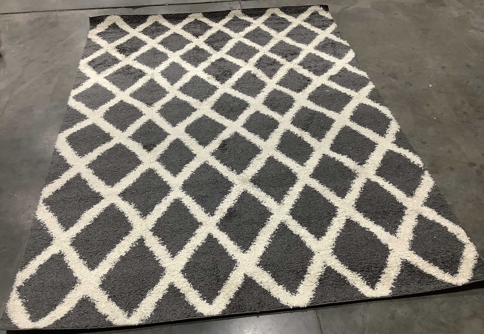 DARK GREY / IVORY 8′-6″ x 12′-0″ Flaw in Rug, Reduced Price 1172685793 SGD258A-9