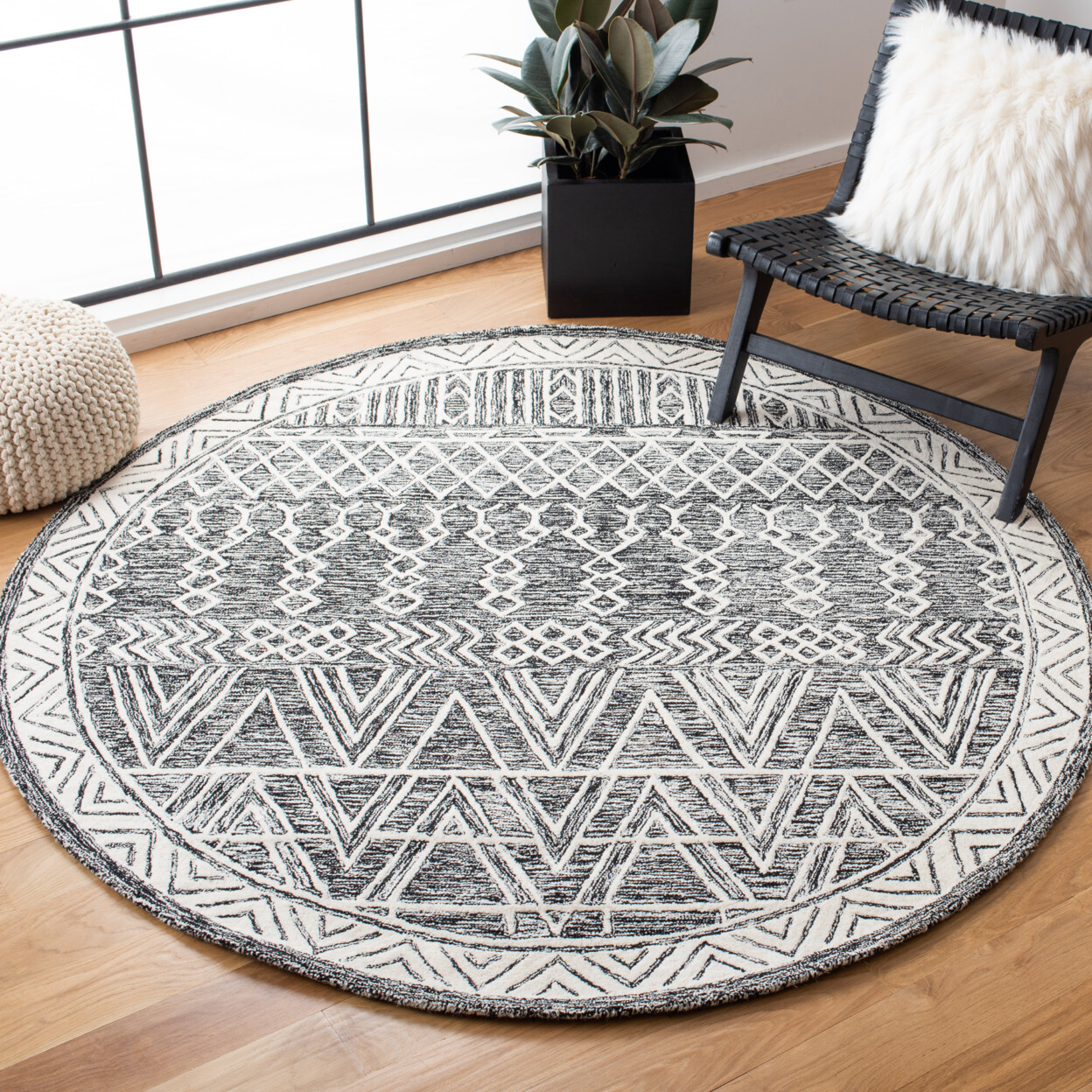 SAFAVIEH Abstract ABT558A Handmade Ivory / Black Rug