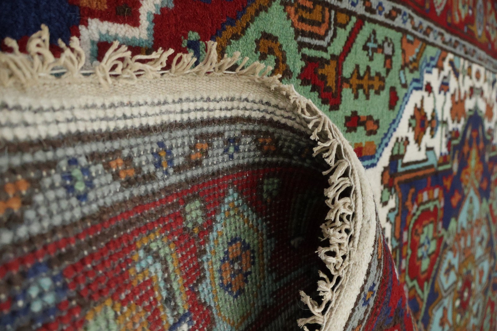 Traditional 5×8 Ivory and Green Hand-Knotted Area Rug