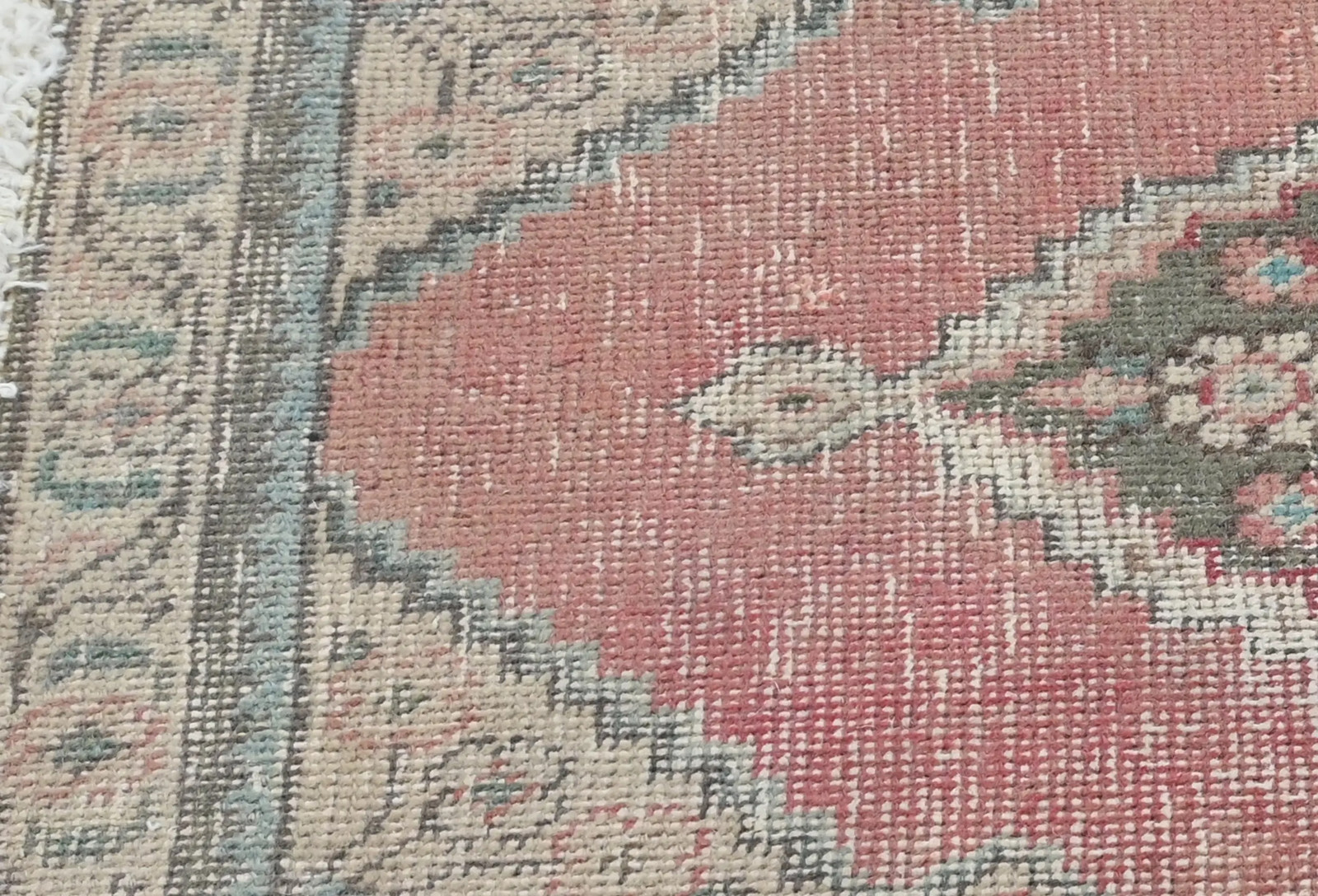Semi-Antique Distressed Oriental Rug Muted Floral Design Decor Carpet 1’7X2’2 ft