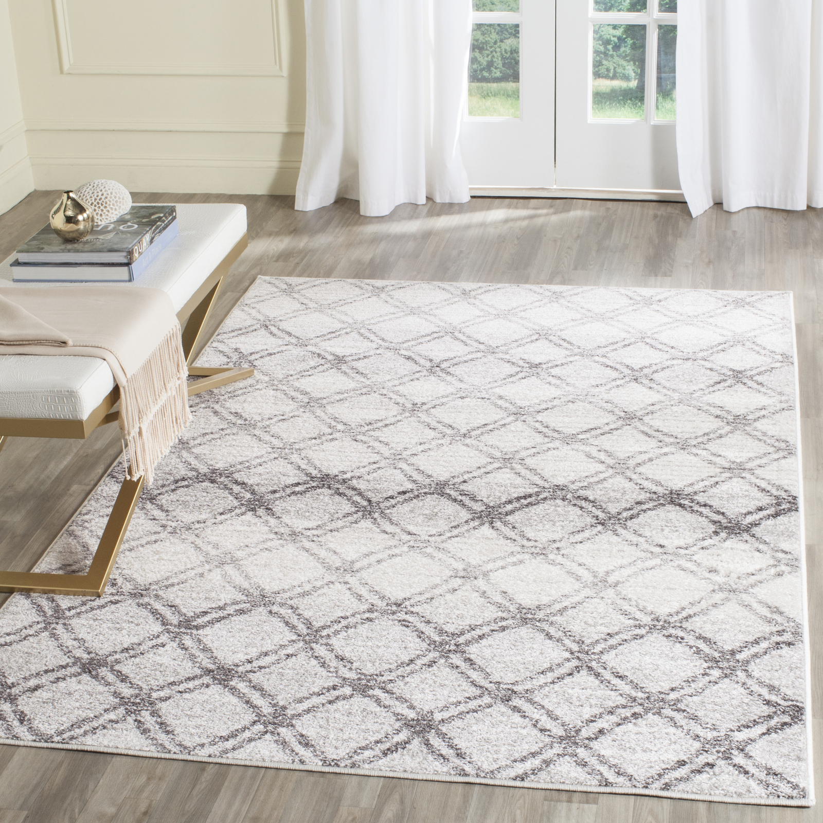 Safavieh Adirondack SILVER / CHARCOAL 4′ X 6′ Area Rug – ADR105P-4