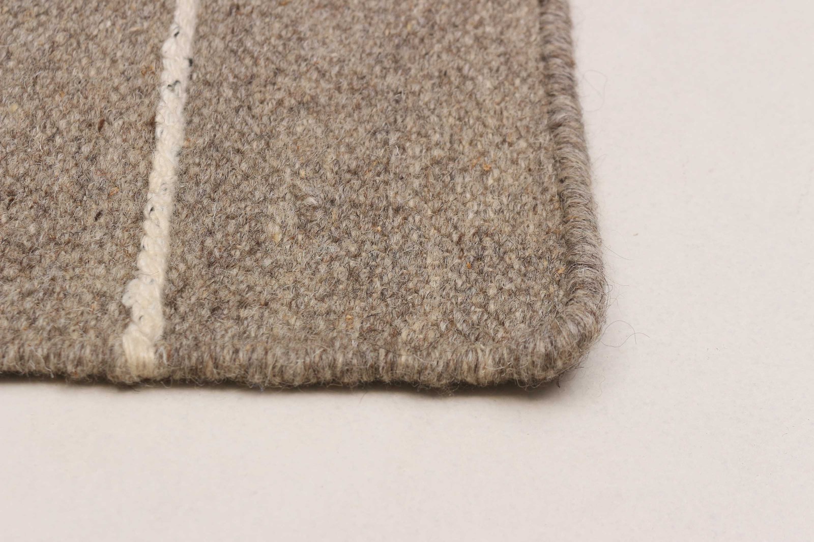 Vintage Hand Woven Area Rug 5’2″ x 8’0″ Traditional Wool Oriental Carpet