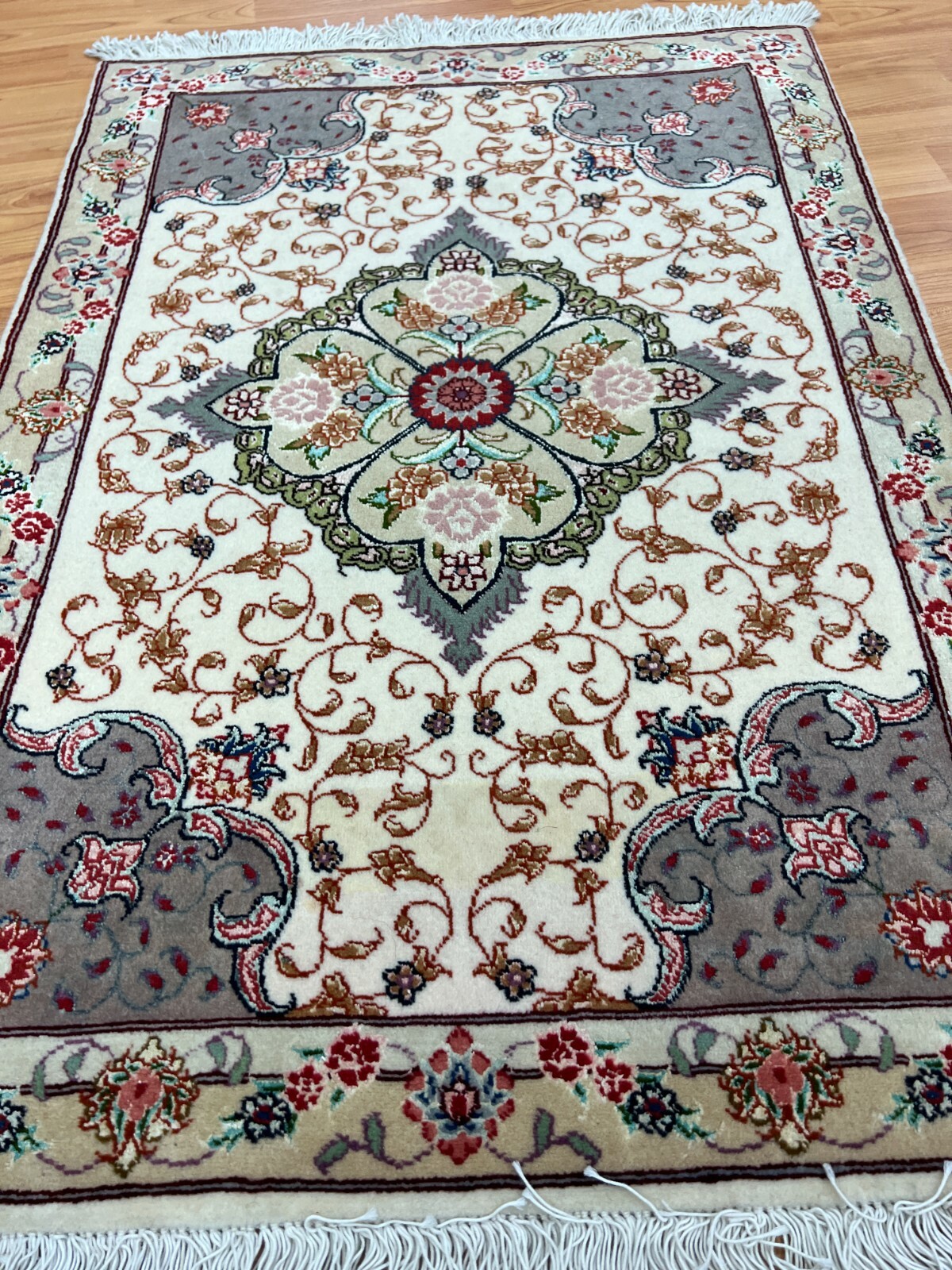 2’1″ x 3’1″ Floral Turkish Oriental Rug – Full Pile – Hand Made – Wool and Silk