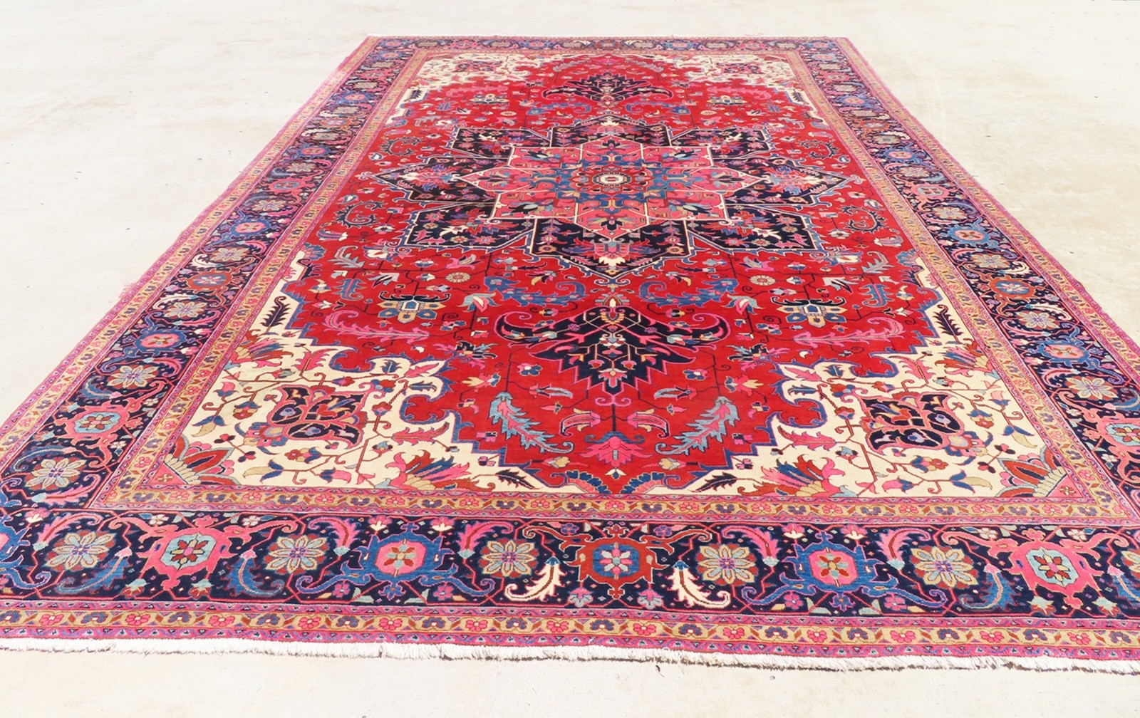 BOLD, DECORATIVE, PALACE SIZE, GEOMETRIC, 1950 LARGE 11X17 HERIZ/SERAPI RUG.