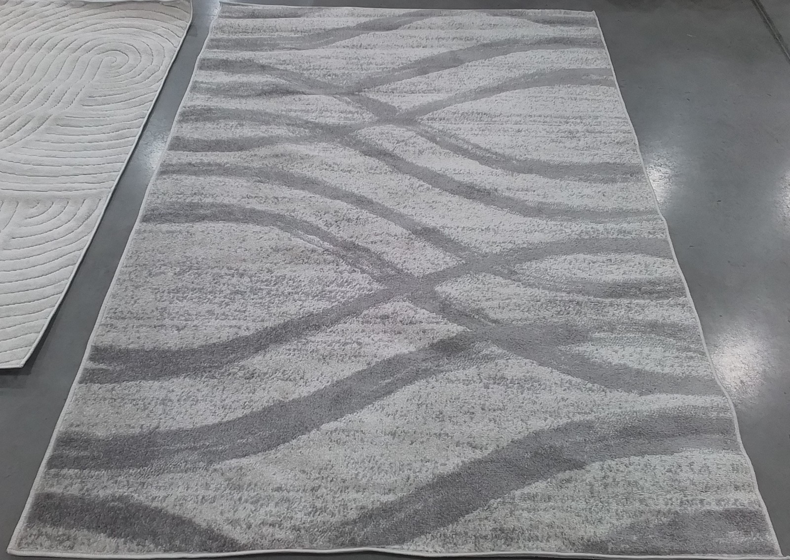CREAM / GREY 5′-1″ x 7′-6″ Back Stain Rug, Reduced Price 1172804584 ADR125C-5