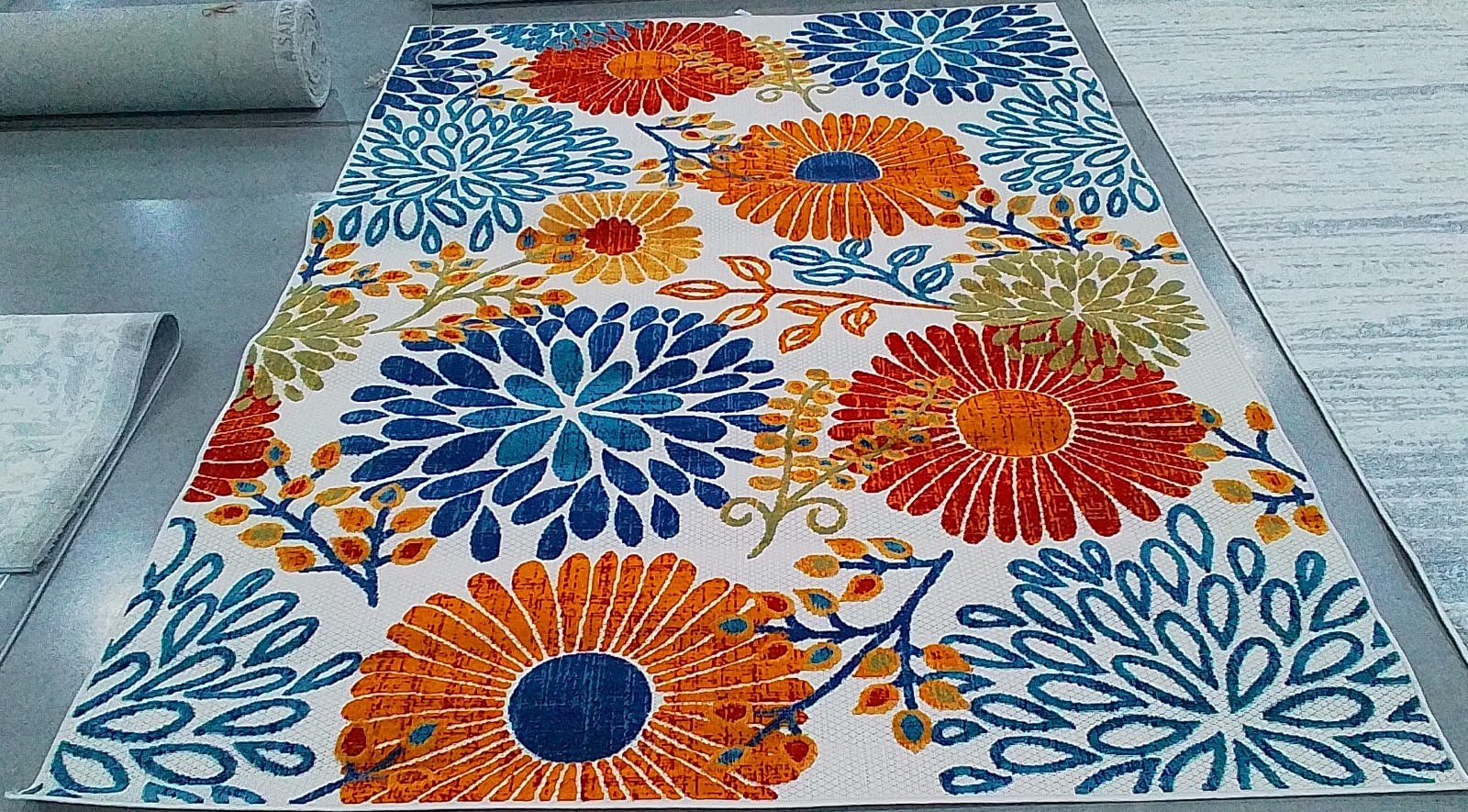 CREME / RED 6′-0″ x 9′-0″ Damaged Binding Rug Reduced Price 1172777670 CBN832A-6