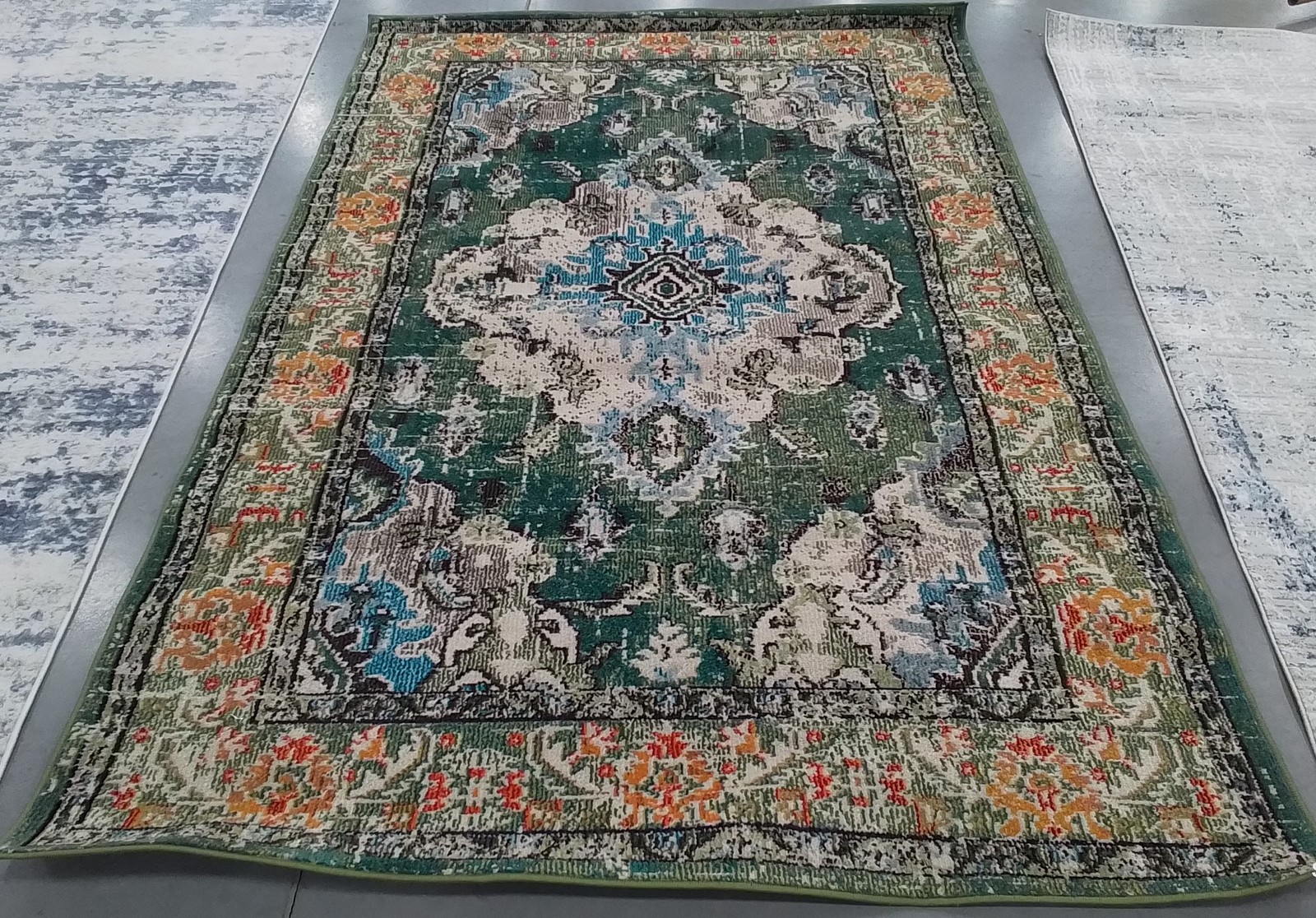 FGREEN / LIGHT BLUE 5′-1″ x 7′-7″ Flaw in Rug Reduced Price 1172791322 MNC243F-5