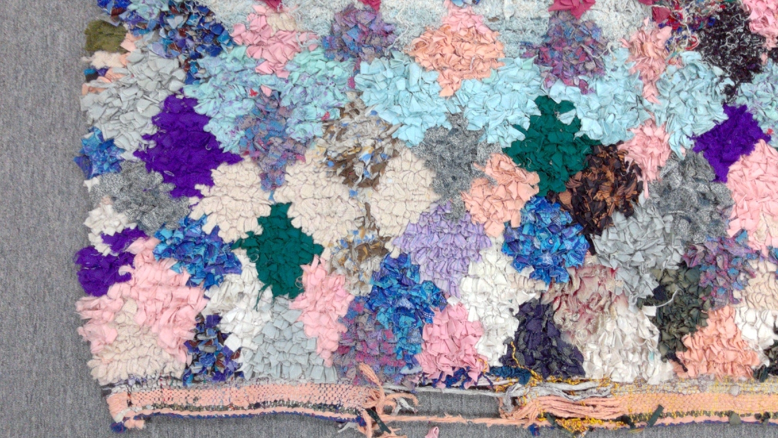 Vintage Handmade Moroccan Boucherouite Area Rug – 5 FT 5 x 5 FT 6