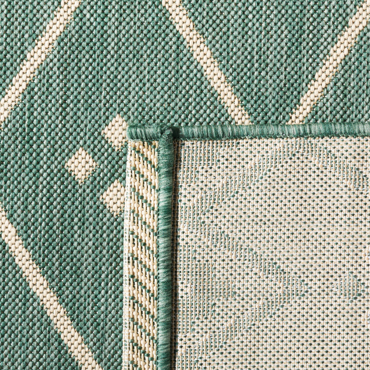 SAFAVIEH Outdoor CY6303-323 Courtyard Dark Green / Beige Rug