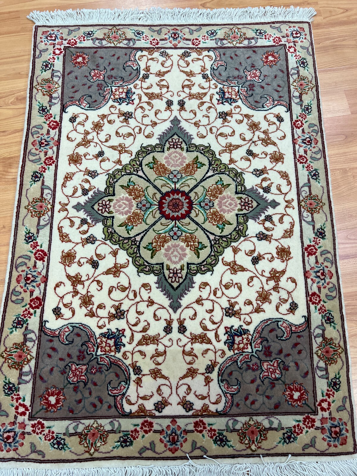 2’1″ x 3’1″ Floral Turkish Oriental Rug – Full Pile – Hand Made – Wool and Silk