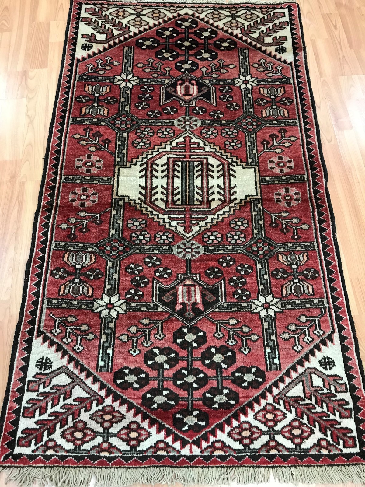 2’8″ x 4’8″ Turkish Oriental Rug – 1960s – Hand Made – 100% Wool