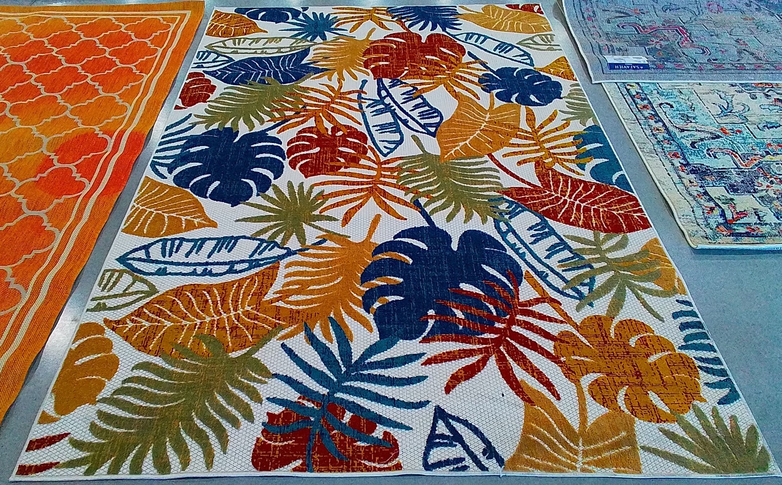 CREME / RED 6′-0″ x 9′-0″ Flaw in Rug, Reduced Price 1172778936 CBN831A-6