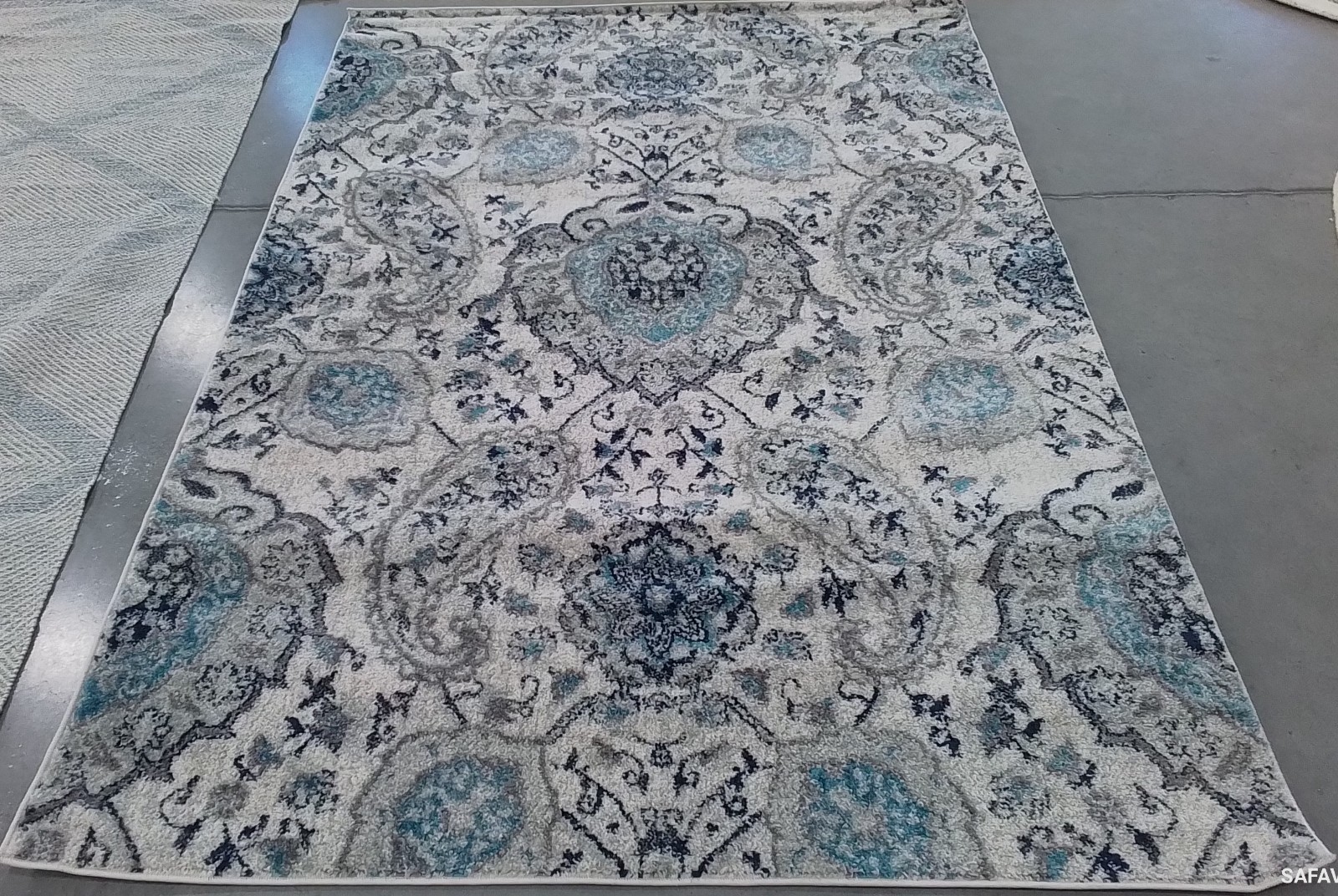CREAM LIGHT GREY 5′-3″ x 7′-6″ Back Stain Rug Reduced Price 1172778218 MAD600C-5