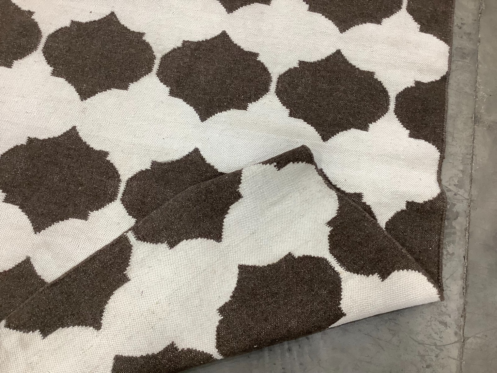 BROWN / IVORY 6′-0″ x 9′-0″ Flaw in Rug, Reduced Price 1172678956 DHU624C-6