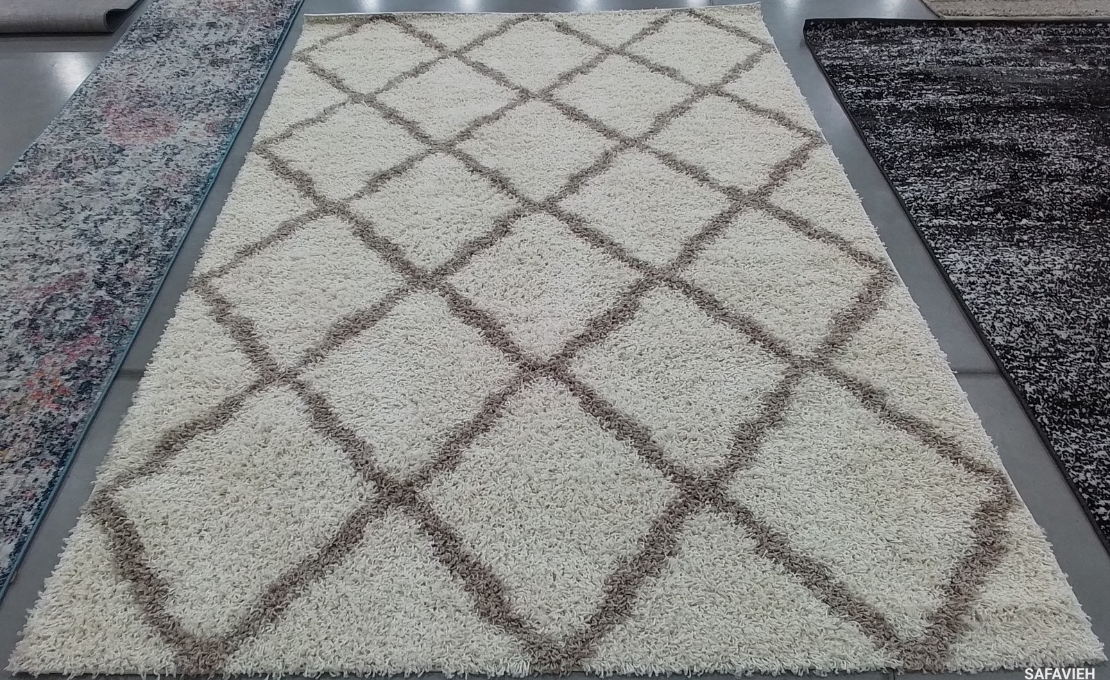 IVORY / BEIGE 6′-0″ x 9′-0″ Back Stain Rug, Reduced Price 1172786102 SGD257B-6