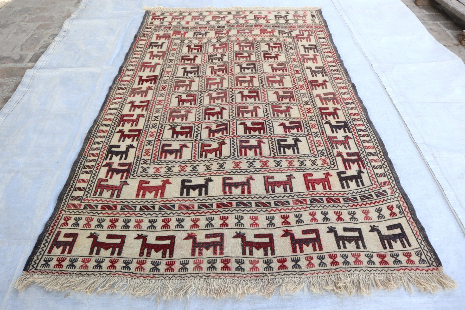 Vintage Pictorial Kilim Rug 4’0x6’4 ft Afghan Handmade Sumak rug, Bedroom Carpet