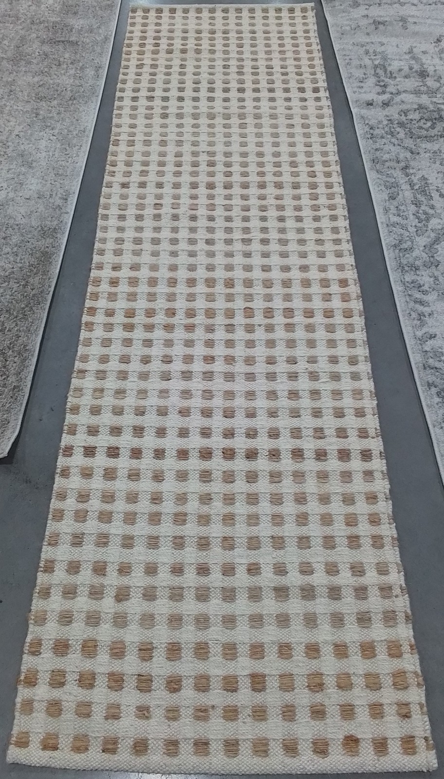 NATURAL / IVORY 2′-3″ x 8′-0″ Flaw in Rug, Reduced Price 1172801763 NAT725A-28