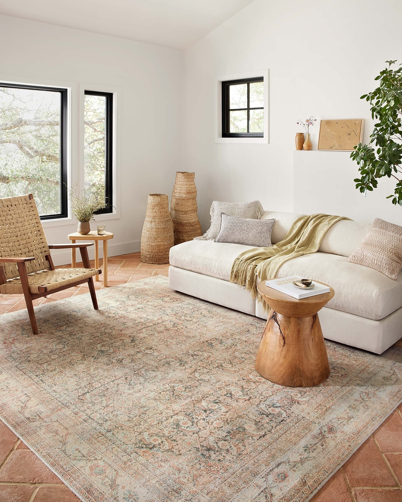 Loloi II Adrian Collection ADR-01 Accent Rug 2′-3″ x 3′-9″ Natural/Apricot Re…