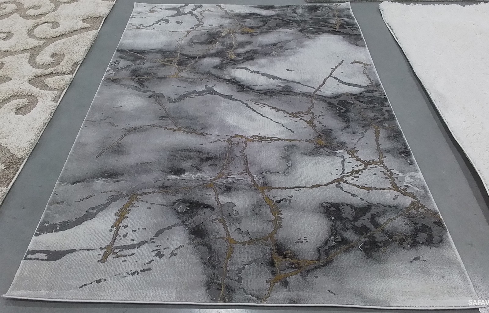 GREY / GOLD 5′-3″ x 7′-6″ Back Stain Rug, Reduced Price 1172797266 CFT877F-5