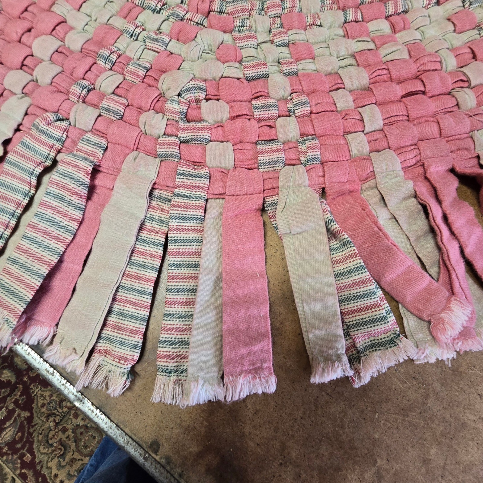 Vintage Round Rag Rug 39″ Pink Cream Woven Boho Farmhouse Area Rug Cottagecore