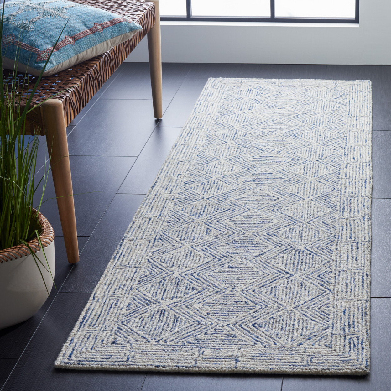SAFAVIEH Micro-Loop MLP538M Handmade Blue / Ivory Rug
