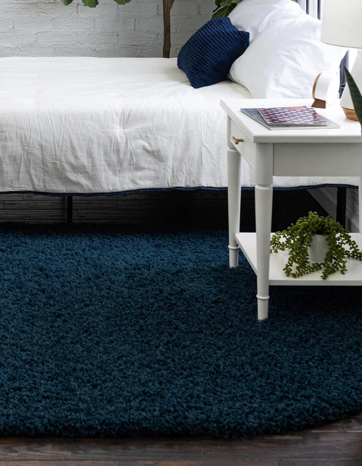 Solid Shag Collection Area Rug (3′ 3″ X 5′ 3″ Oval, Sapphire Blue/ Navy Blue)